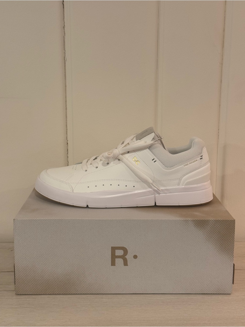 The Roger Centre Court - White/Gum (DISCONTINUED COLOR)